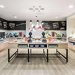 Hampton By Hilton Oliwa Hotel 3*