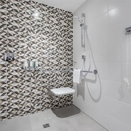 Otel Hampton By Hilton Oliwa 3*