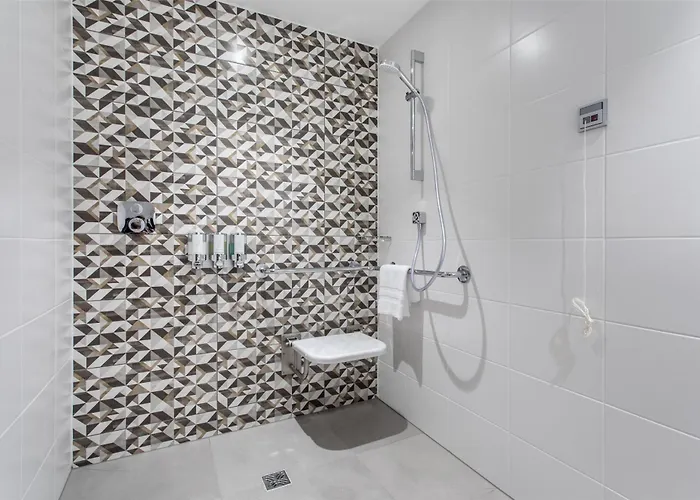 Hotel Hampton By Hilton Oliwa 3*